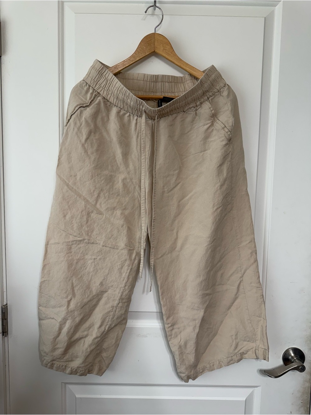 Relaxed Drawstring Pants Capris in Beige